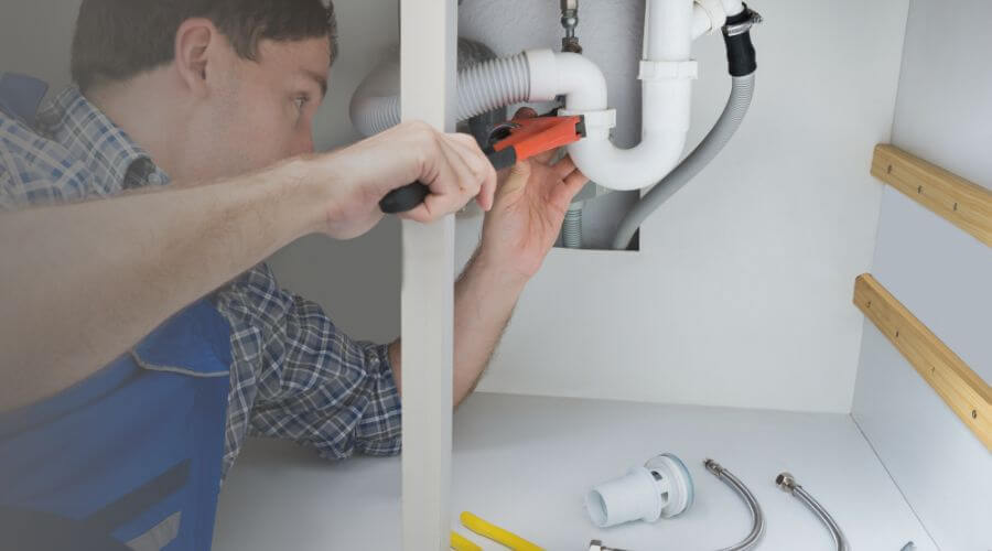 Expert burst pipe repair services in Earleton, FL